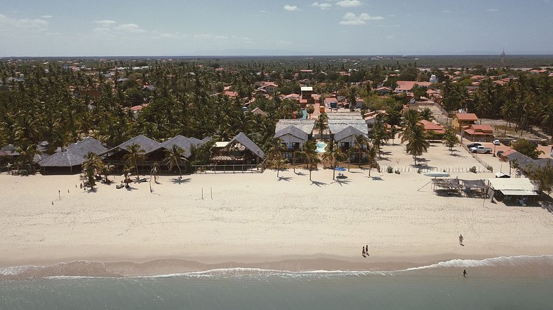 Ap. Vila Mar Pé na areia com vista para o mar e piscina