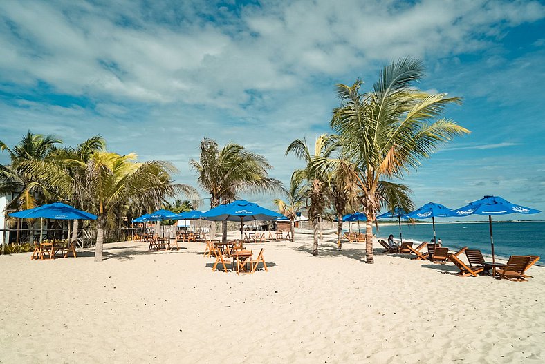 Ap. Vila Mar Pé na areia com vista para o mar e piscina