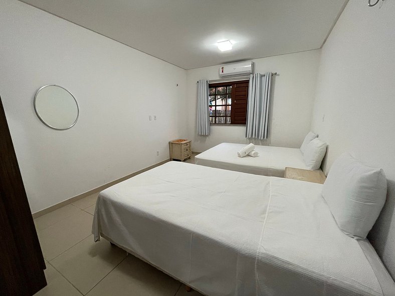 Casa com 6 suítes e área de lazer completa na melhor localiz