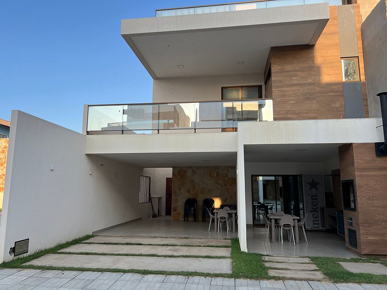 Casa de luxo em condomínio pé na areia com 4 suítes, roftoop