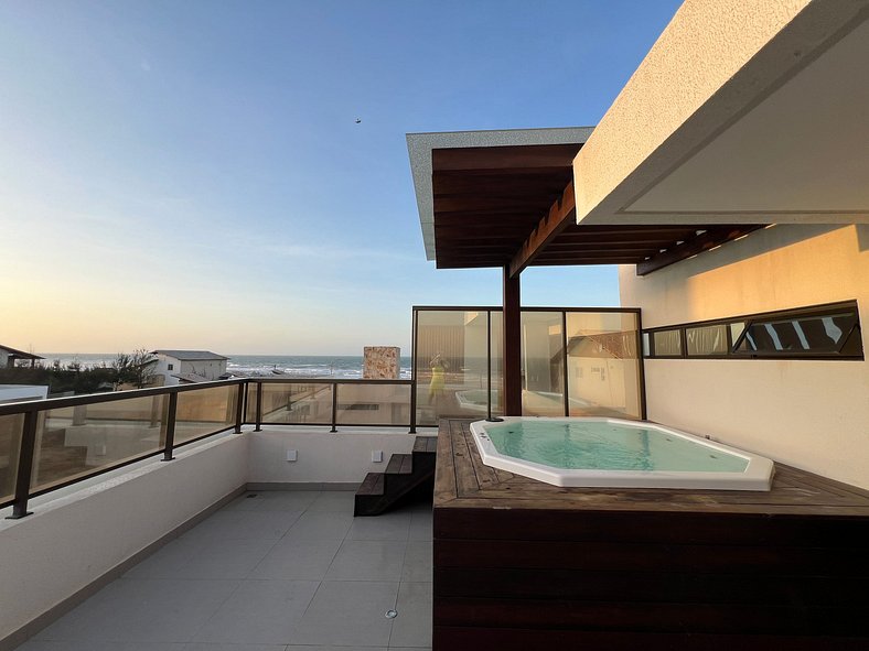 Casa de luxo em condomínio pé na areia com 4 suítes, roftoop