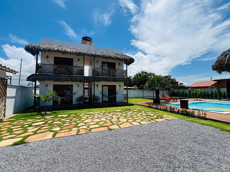 Suíte dupla em condomínio novo com piscina e café da manhã