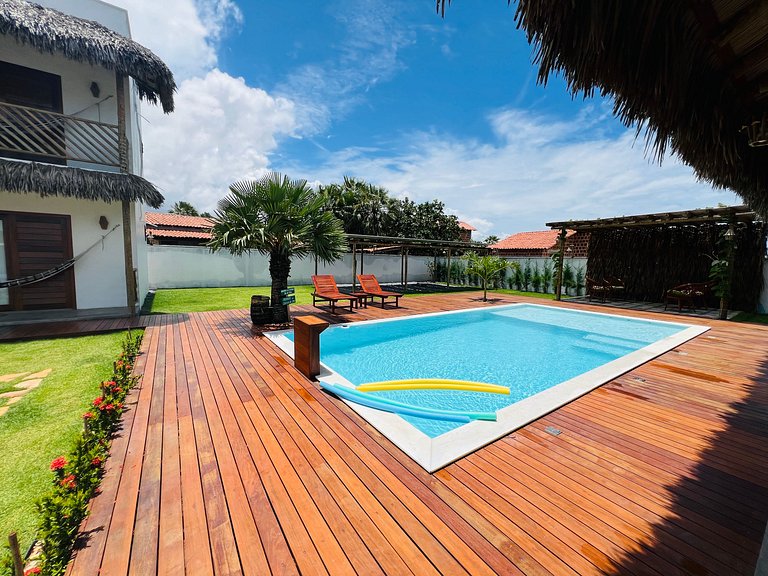 Suíte dupla em condomínio novo com piscina e café da manhã